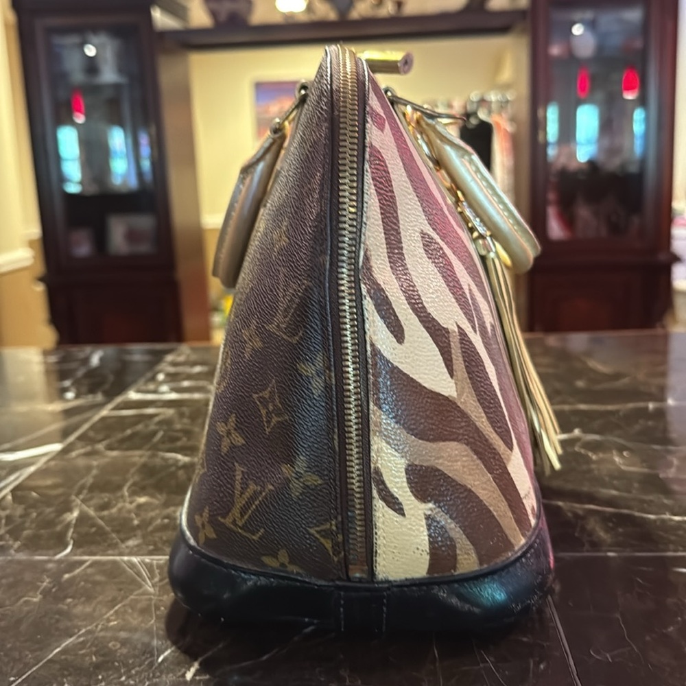 Louis Vuitton custom painted monogram Alma - Picture 6 of 9
